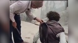 पिता-पुत्र ने एक व्यक्ति के साथ की बर्बरता पूर्वक मारपीट,पुलिस ने लिया हिरासत में