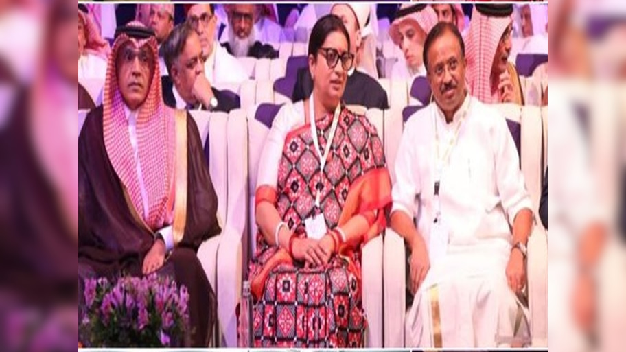 स्मृति इरानी ने किया मस्जिद अल नबवी का दौरा; इन बातों पर हुई चर्चा