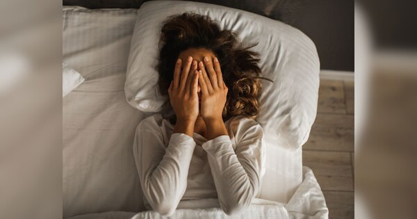 Sleep Ruining Habits: रात में नींद आने में होती है समस्या? आज ही छोड़ें ये खराब आदतें