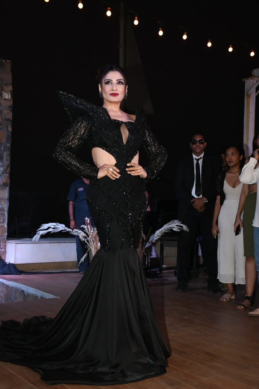 रवीना टंडन का ग्लैमरस अंदाज