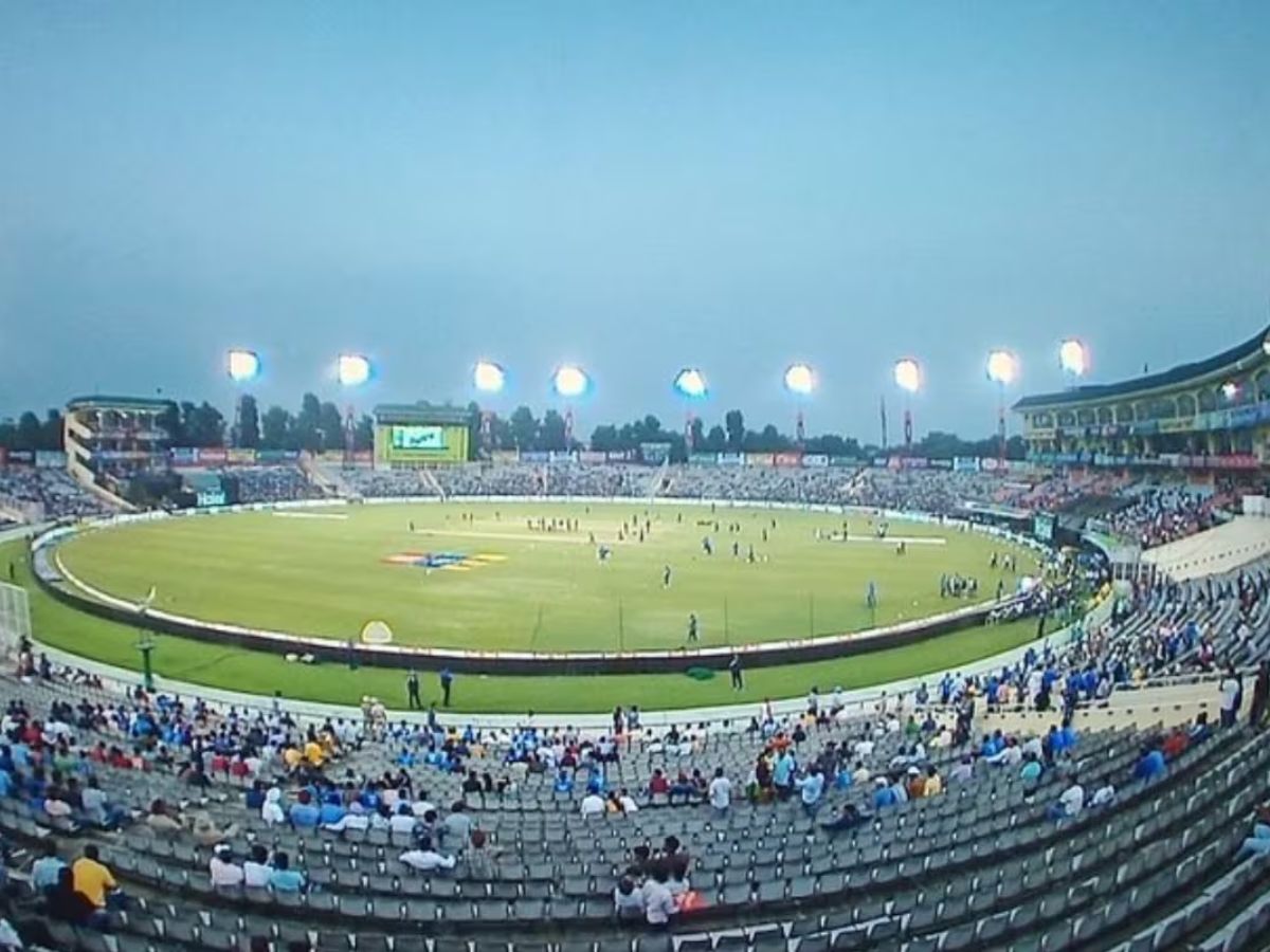 IND vs AFG: स्टेडियम में बैठकर उठाना चाहते हैं मैच का लुत्फ, जानें सस्ते में कैसे खरीदें टिकट?