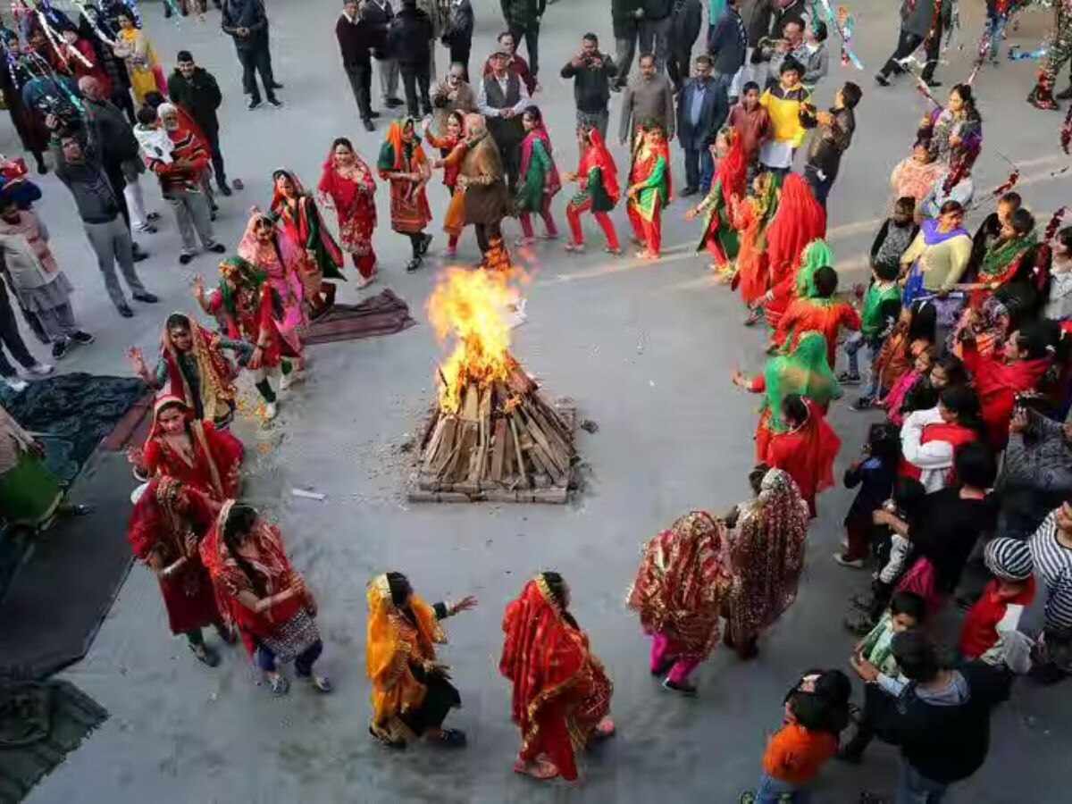 Lohri 2024: पंजाब के लोग कैसे मनाते हैं लोहड़ी? जानिए इस त्योहार के बारे में सब कुछ