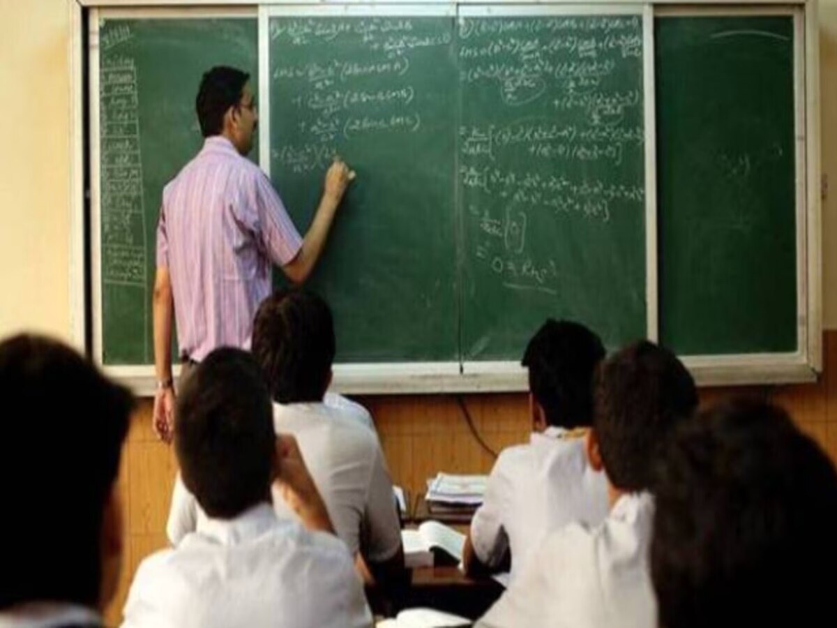 UP News: फर्जी दस्तावेजों पर नौकरी कर रहे 382 शिक्षक होंगे बर्खास्त, जानें कौन से जिले के हैं सबसे अधिक टीचर