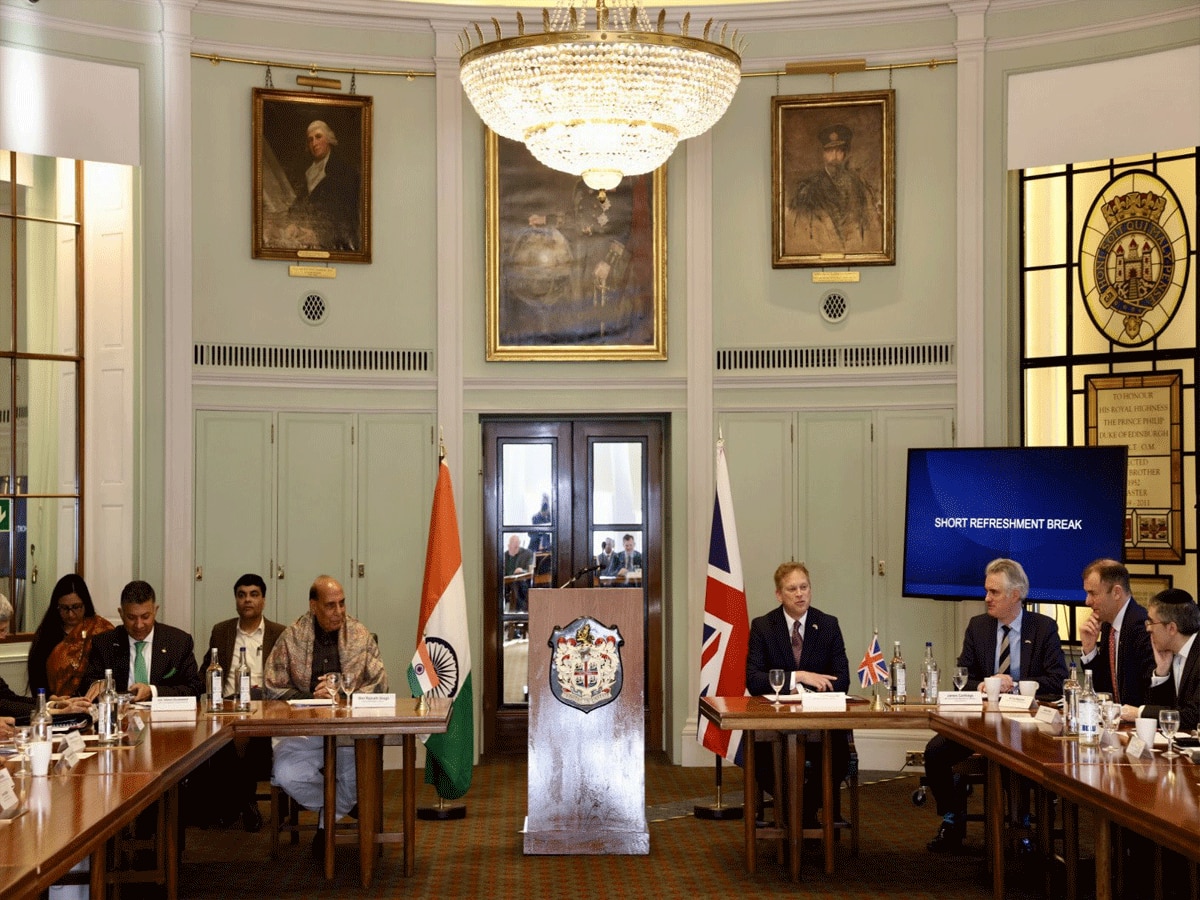 Delhi News: UK दौरे पर रक्षा मंत्री राजनाथ सिंह, ब्रिटिश समकक्ष ग्रांट शाप्स से की मुलाकात, दोनों नेताओं के बीच हुई कई मुद्दों पर बात
