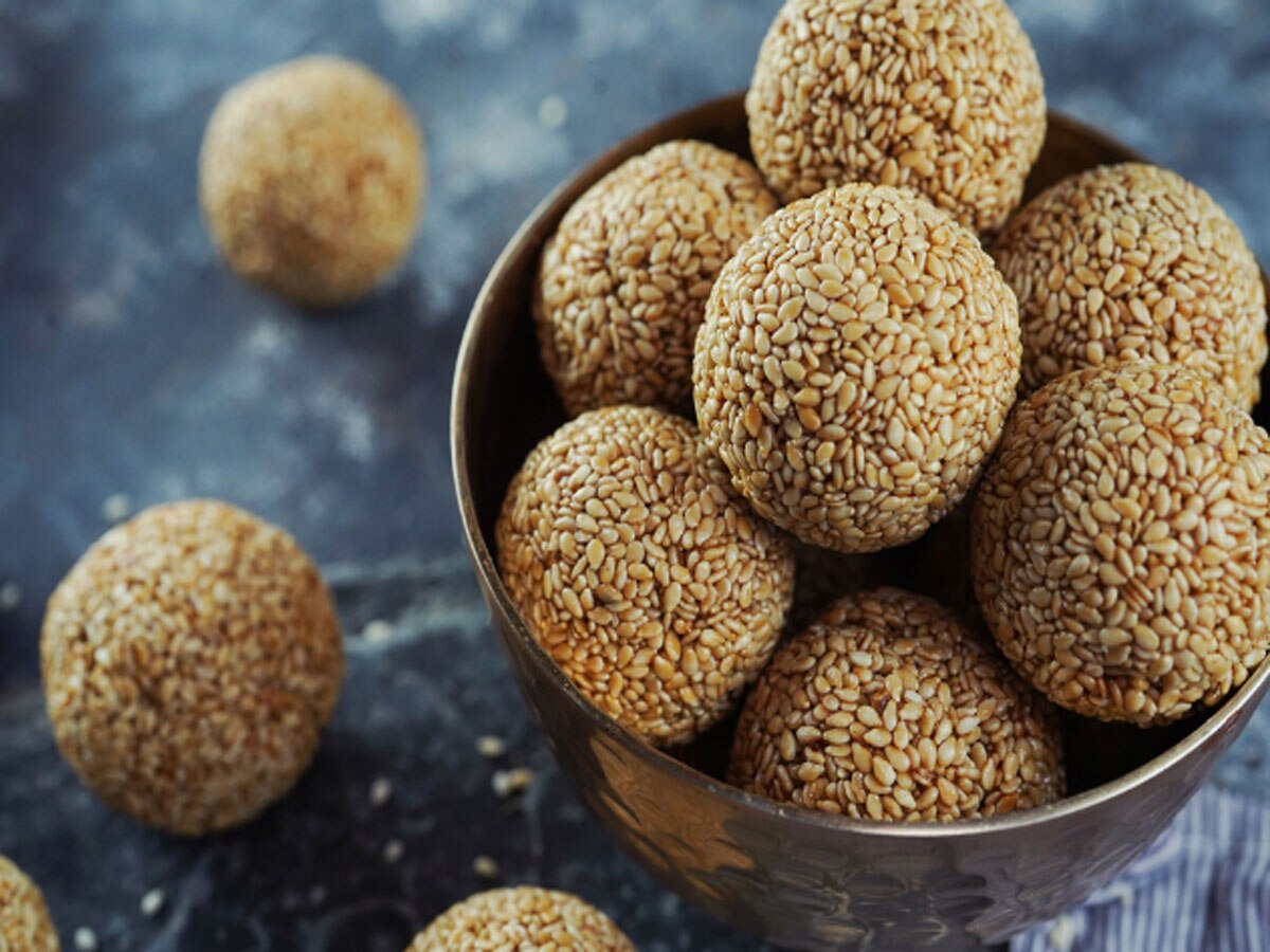 Makar Sankranti 2024: इस तरह झटपट बनाएं बाजार जैसे til ke laddu, जानें रेसिपी