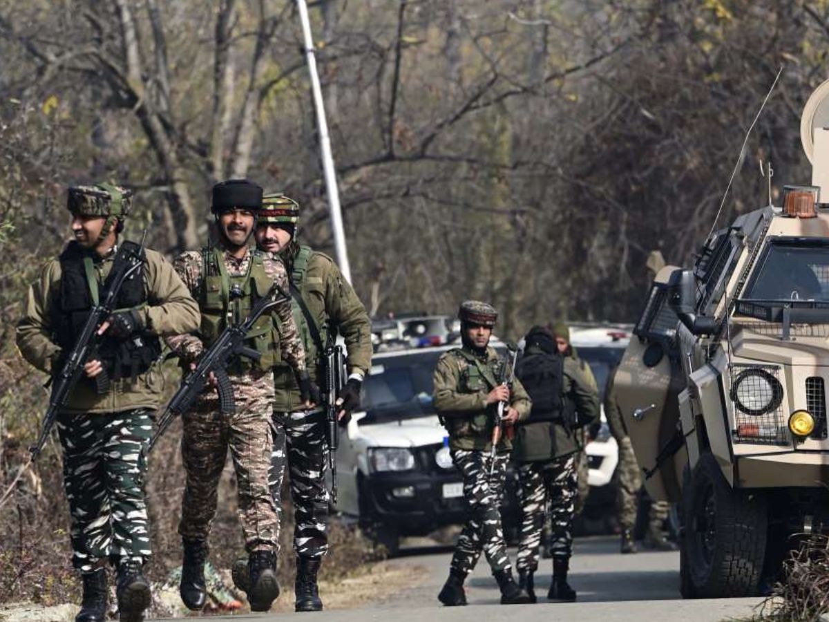 Terrorist AttacK: एक बार फिर जम्मू-कश्मीर में सेना के वाहन को आतंकियों ने बनाया निशाना, मुठभेड़ जारी 