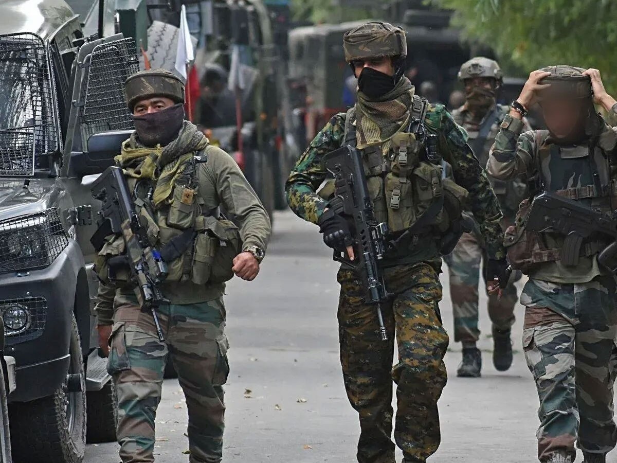 जम्मू-कश्मीर के पुंछ में सेना के गाड़ी पर आतंकी हमला; सर्च ऑपरेशन जारी