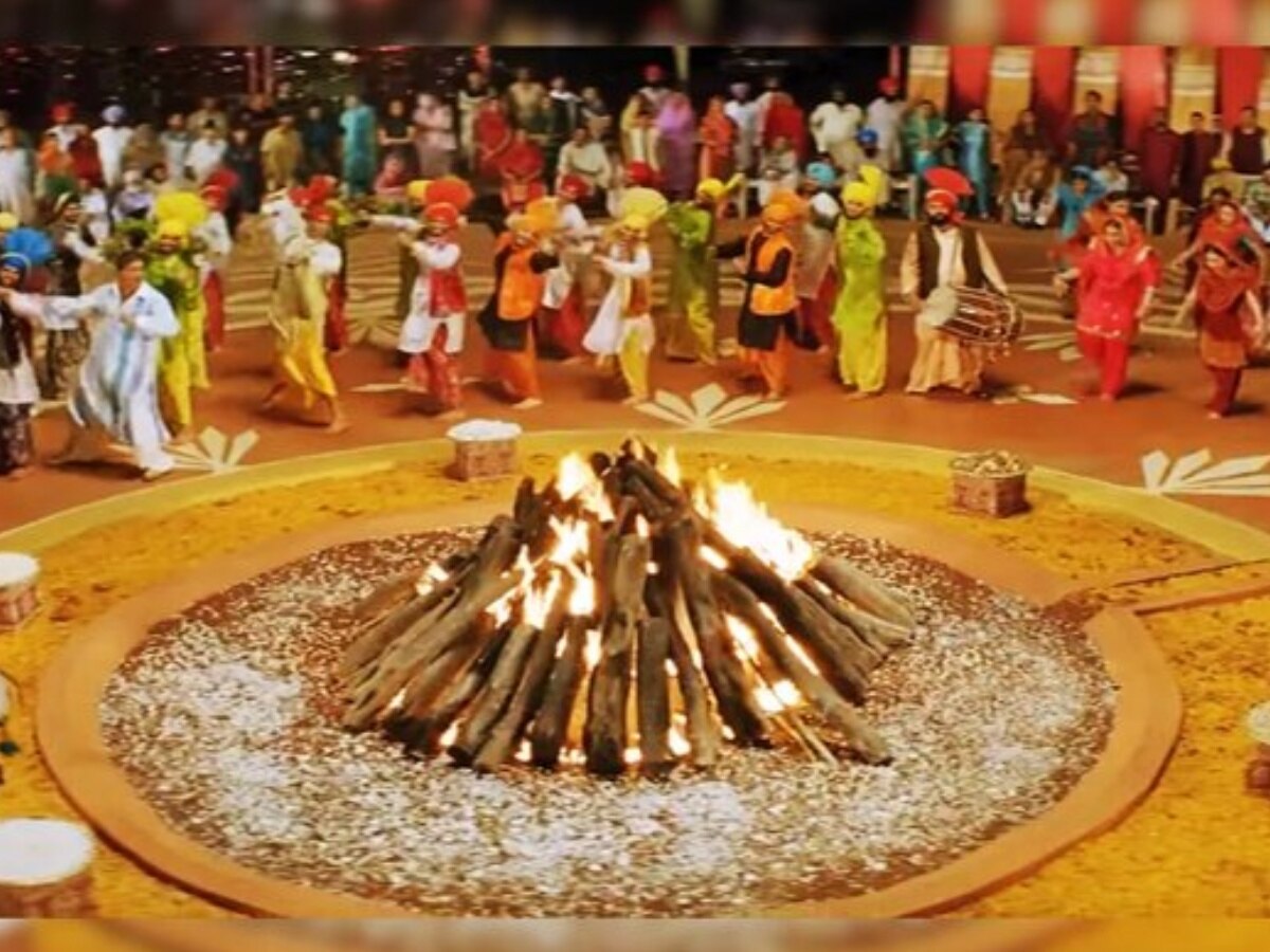 Happy Lohri 2024: भांगड़ा-गिद्दा लेके के फिर आ गया लोहड़ी का त्योहार, अपनों को ऐसे भेजे रेवड़ी की मिठास जैसा प्यार