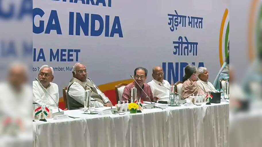 क्या फिर से किसी बड़े खेल की तैयारी में हैं नीतीश कुमार; 'इंडिया' गठबंधन का संयोजक बनने से किया इंकार!