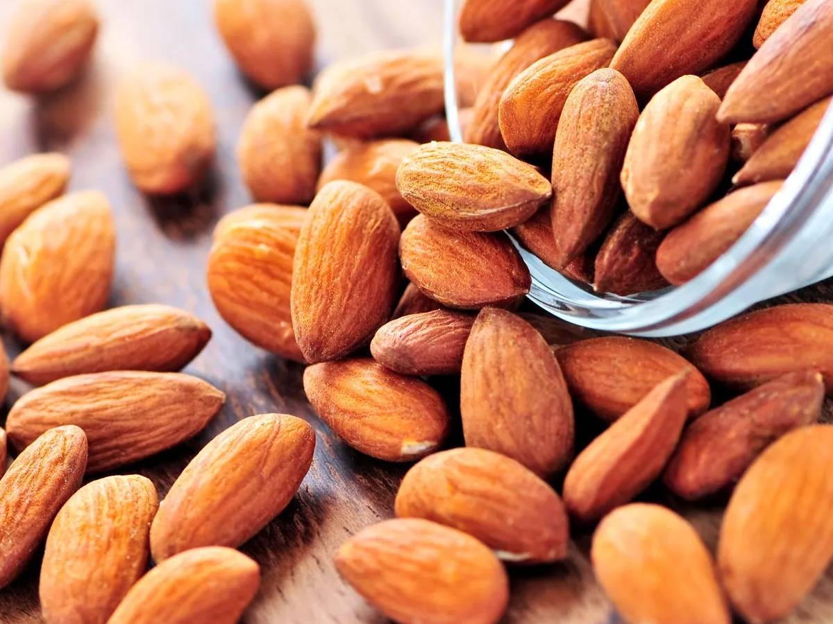 Side Effects Of Almonds: अधिक बादाम का सेवन कर सकता है आपकी सेहत पर बुरा असर 