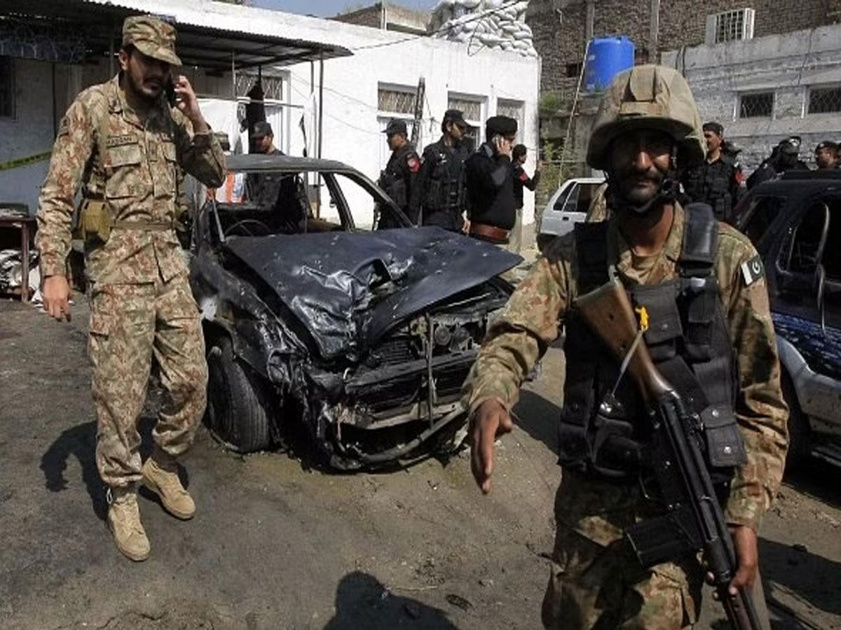 एक बार फिर आतंकी हमले से दहला पाकिस्तान; IED विस्फोट में मारे गए 5 सैनिक