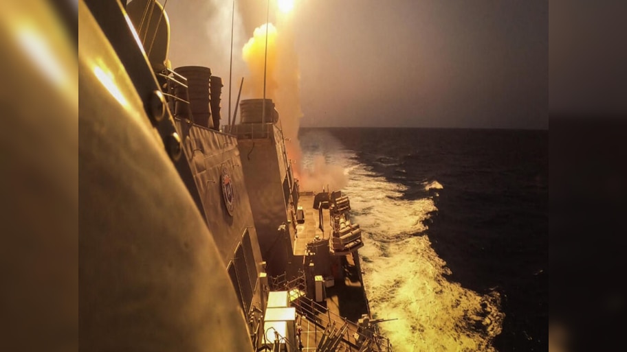 Houthis Attack Ship: हूति विद्रोहियों ने यूएस शिप पर किया हमला, दागी तीन मिसाइलें