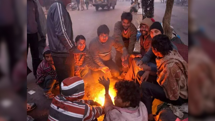 मौसम विभाग ने जारी किया रेड अलर्ट, अभी और पड़ेगी गलाने वाली सर्दी