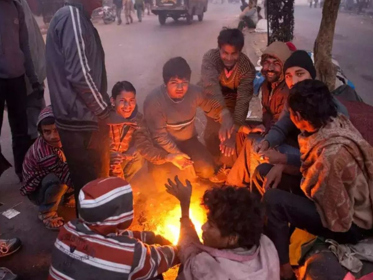 मौसम विभाग ने जारी किया रेड अलर्ट, अभी और पड़ेगी गलाने वाली सर्दी मौसम विभाग ने जारी किया रेड अलर्ट, अभी और पड़ेगी गलाने वाली सर्दी