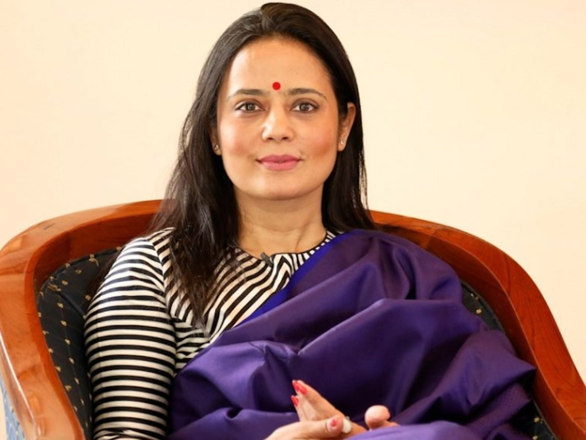 Mahua Moitra Bungalow: महुआ मोइत्रा को क्यों छोड़ना पड़ेगा सरकारी बंगला? जानें पूरा मामला Mahua Moitra Bungalow: महुआ मोइत्रा को क्यों छोड़ना पड़ेगा सरकारी बंगला? जानें पूरा मामला