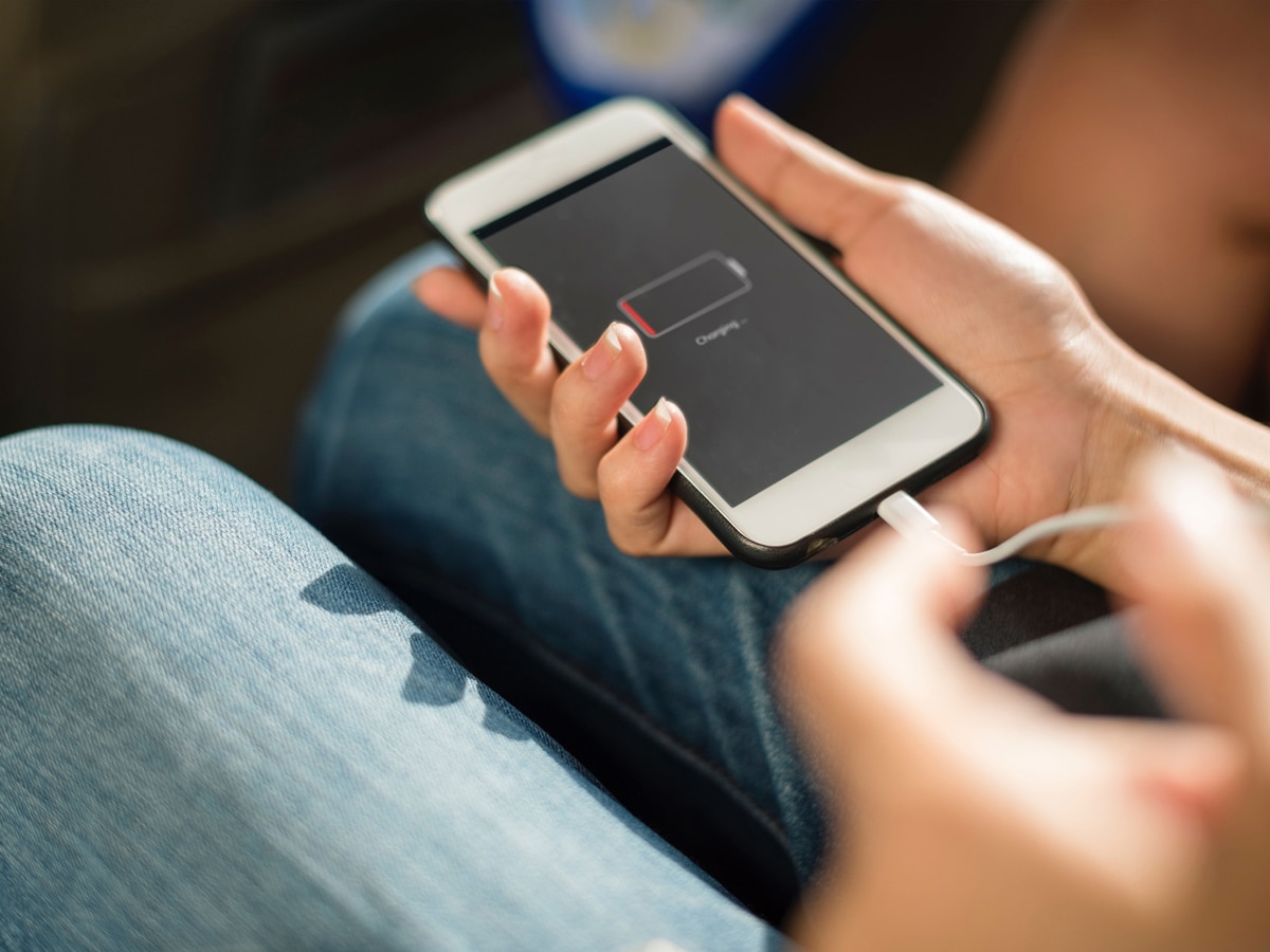 Smartphone Charging Issue: क्या चार्ज नहीं हो रहा आपका स्मार्टफोन? घर पर ऐसे करें इलाज