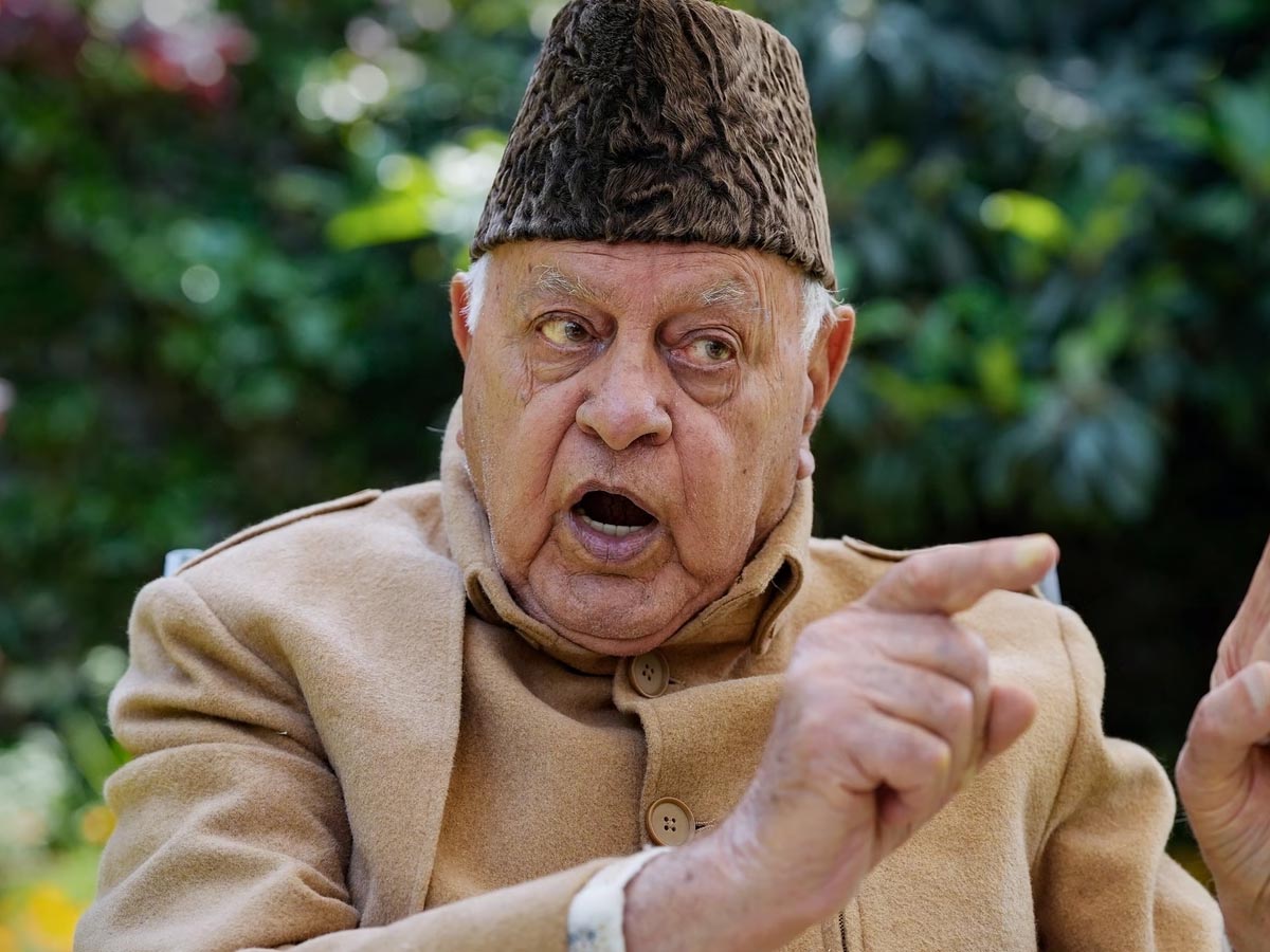 Farooq Abdullah ने कश्मीर के हालातों पर ज़ाहिर किया अपना दुख; लोगों से की अल्लाह से दुआ करने की अपील Farooq Abdullah ने कश्मीर के हालातों पर ज़ाहिर किया अपना दुख; लोगों से की अल्लाह से दुआ करने की अपील