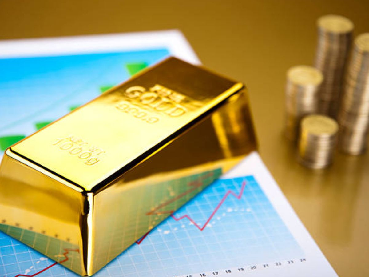 Gold Silver Price: फिसलकर धड़ाम से गिरे सोने-चांदी के भाव, आज बाजार में ये है मेटल का दाम 