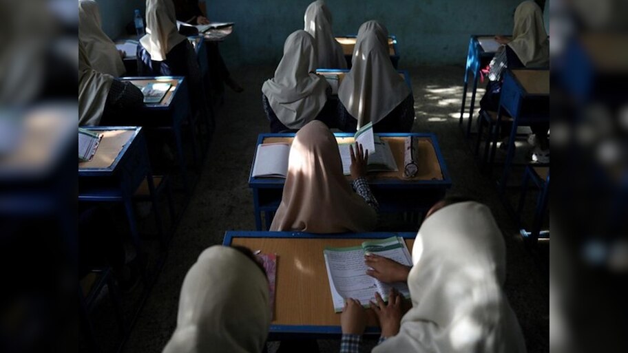 अफगानी लड़कियों के लिए खुशखबरी! UNICEF देश में खोलेगा हजारों तालीमी इदारे
