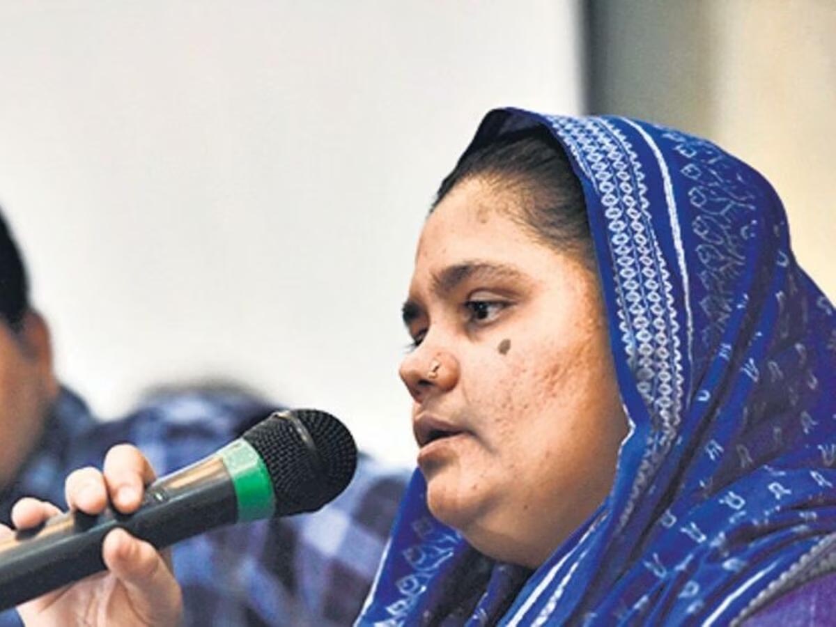 बिलकिस बानो केस के दोषी पहुंचे सुप्रीम कोर्ट, समर्पण से पहले की ये गुजारिश बिलकिस बानो केस के दोषी पहुंचे सुप्रीम कोर्ट, समर्पण से पहले की ये गुजारिश