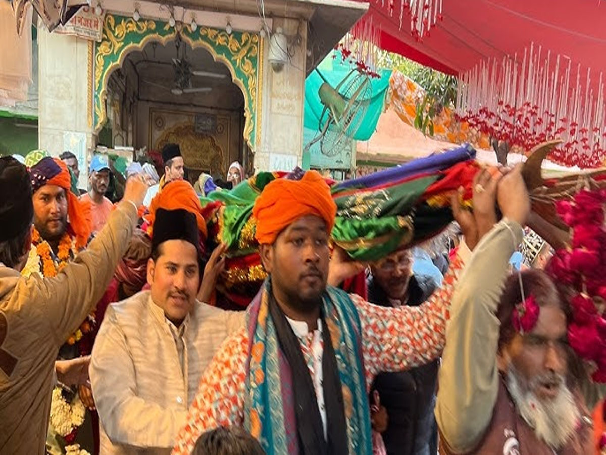 पाकिस्तान की तरक्की के लिए अजमेर में दुआ; ख्वाजा मोइनुद्दीन चिश्ती के मजार पर पहुंचे पाक जायरीन पाकिस्तान की तरक्की के लिए अजमेर में दुआ; ख्वाजा मोइनुद्दीन चिश्ती के मजार पर पहुंचे पाक जायरीन