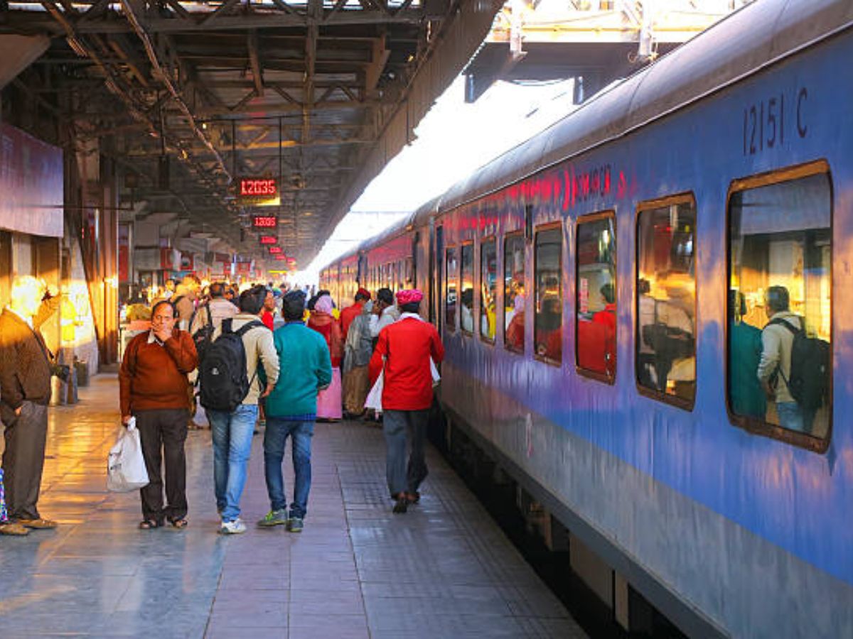 Ayodhya Ram Mandir Train: अयोध्या के लिए संचालित होगी आस्था स्पेशल ट्रेन, रामलला की यात्रा होगी आसान 