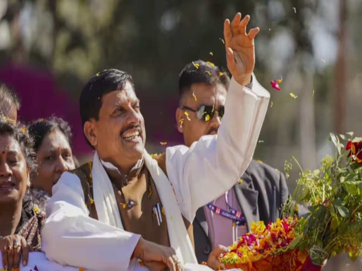 MP CM Mohan Yadav in Bihar: पटना पहुंचे मध्य प्रदेश के सीएम मोहन यादव, भाजपा कार्यकर्ताओं ने किया जोरदार स्वागत