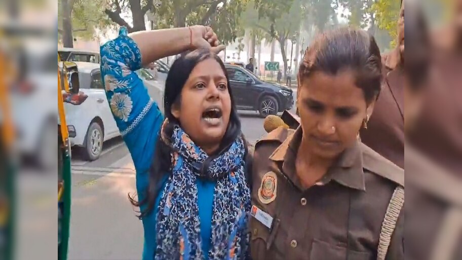 Parliament Security Breach: नीलम आजाद की बढ़ी परेशानी; कोर्ट ने जमानत देने से किया इनकार