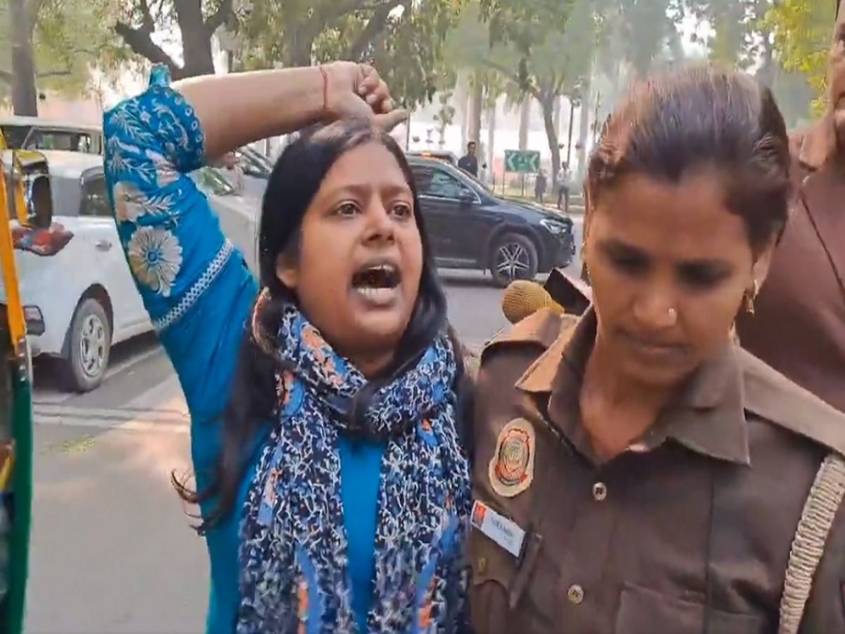 Parliament Security Breach: नीलम आजाद की बढ़ी परेशानी; कोर्ट ने जमानत देने से किया इनकार Parliament Security Breach: नीलम आजाद की बढ़ी परेशानी; कोर्ट ने जमानत देने से किया इनकार