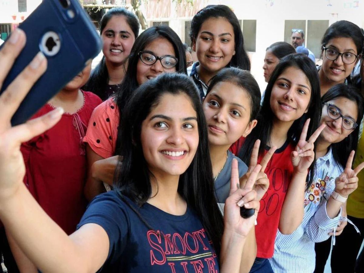 लड़कों के मुकाबले लड़कियां 12वीं के बाद पढ़ाई जारी रखने की ज्यादा इच्छुक; ASER ने जारी की रिपोर्ट लड़कों के मुकाबले लड़कियां 12वीं के बाद पढ़ाई जारी रखने की ज्यादा इच्छुक; ASER ने जारी की रिपोर्ट