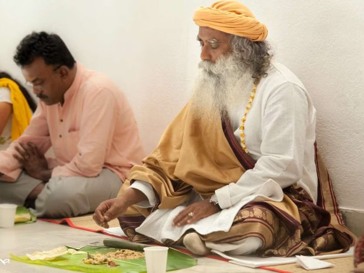 हेल्दी रहने के लिए सही तरीके से कैसे करें भोजन? Sadhguru ने बताए अनोखे नुस्खे