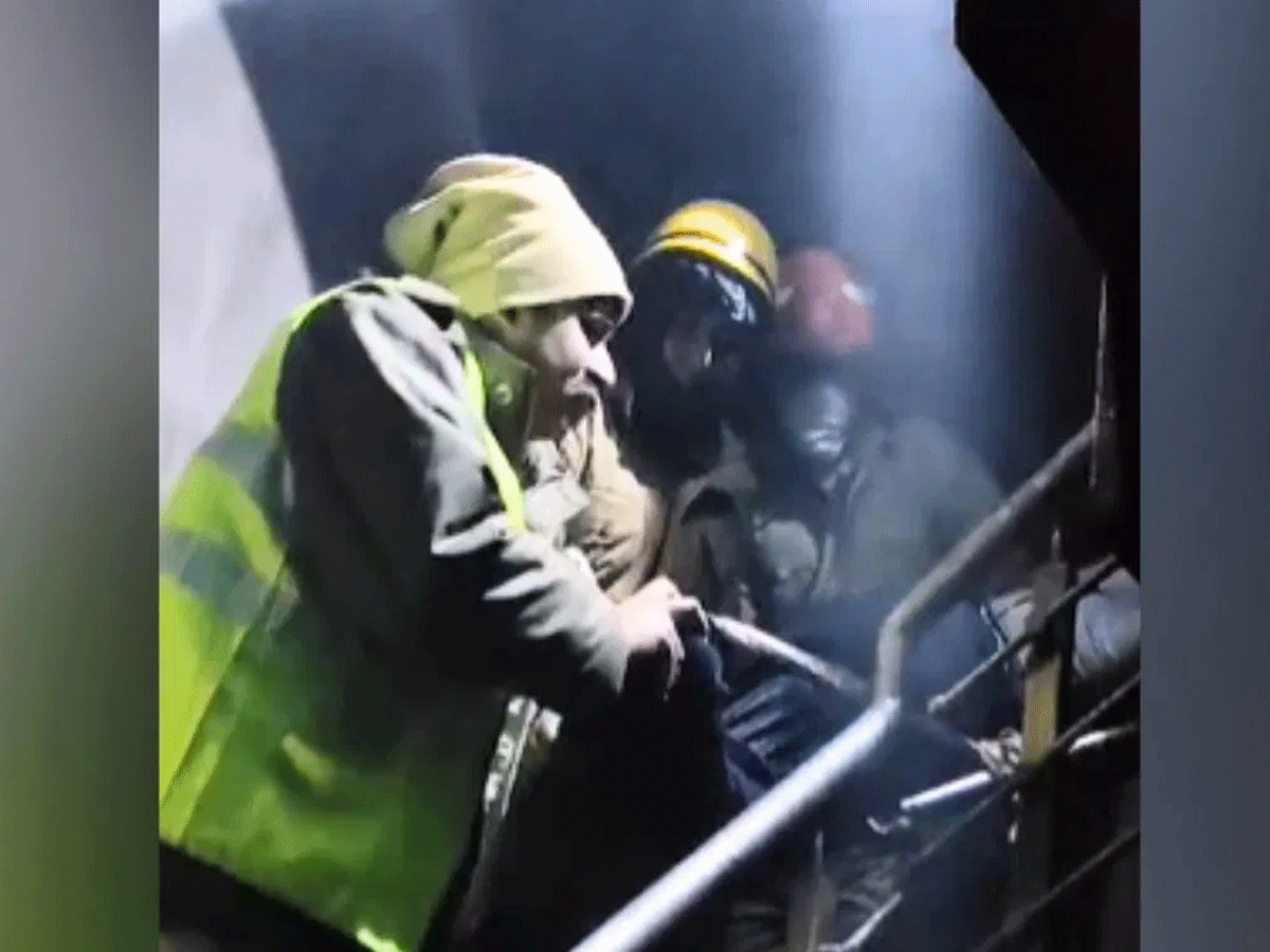 Delhi Pitampura Fire: दिल्ली के पीतमपुरा में भीषण हादसा, 5 लोगों की मौत, 2 झुलसे Delhi Pitampura Fire: दिल्ली के पीतमपुरा में भीषण हादसा, 5 लोगों की मौत, 2 झुलसे