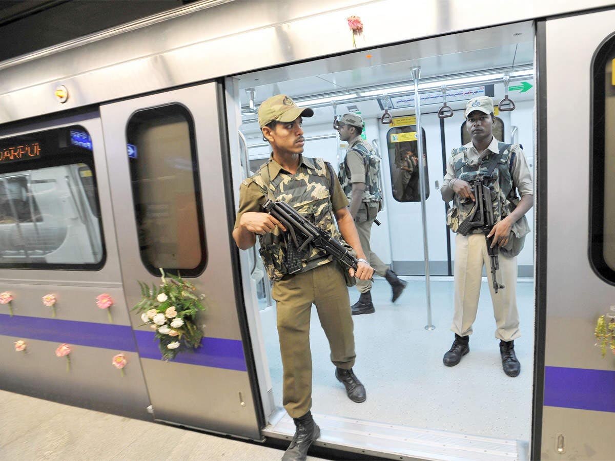 गणतंत्र दिवस से पहले दिल्ली मेट्रो ने किया बड़ा बदलाव, लोगों को लगानी पड़ सकती है लंबी लाइन