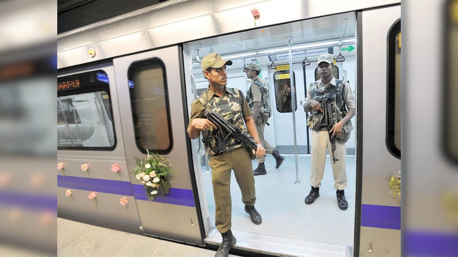 गणतंत्र दिवस से पहले दिल्ली मेट्रो ने किया बड़ा बदलाव, लोगों को लगानी पड़ सकती है लंबी लाइन