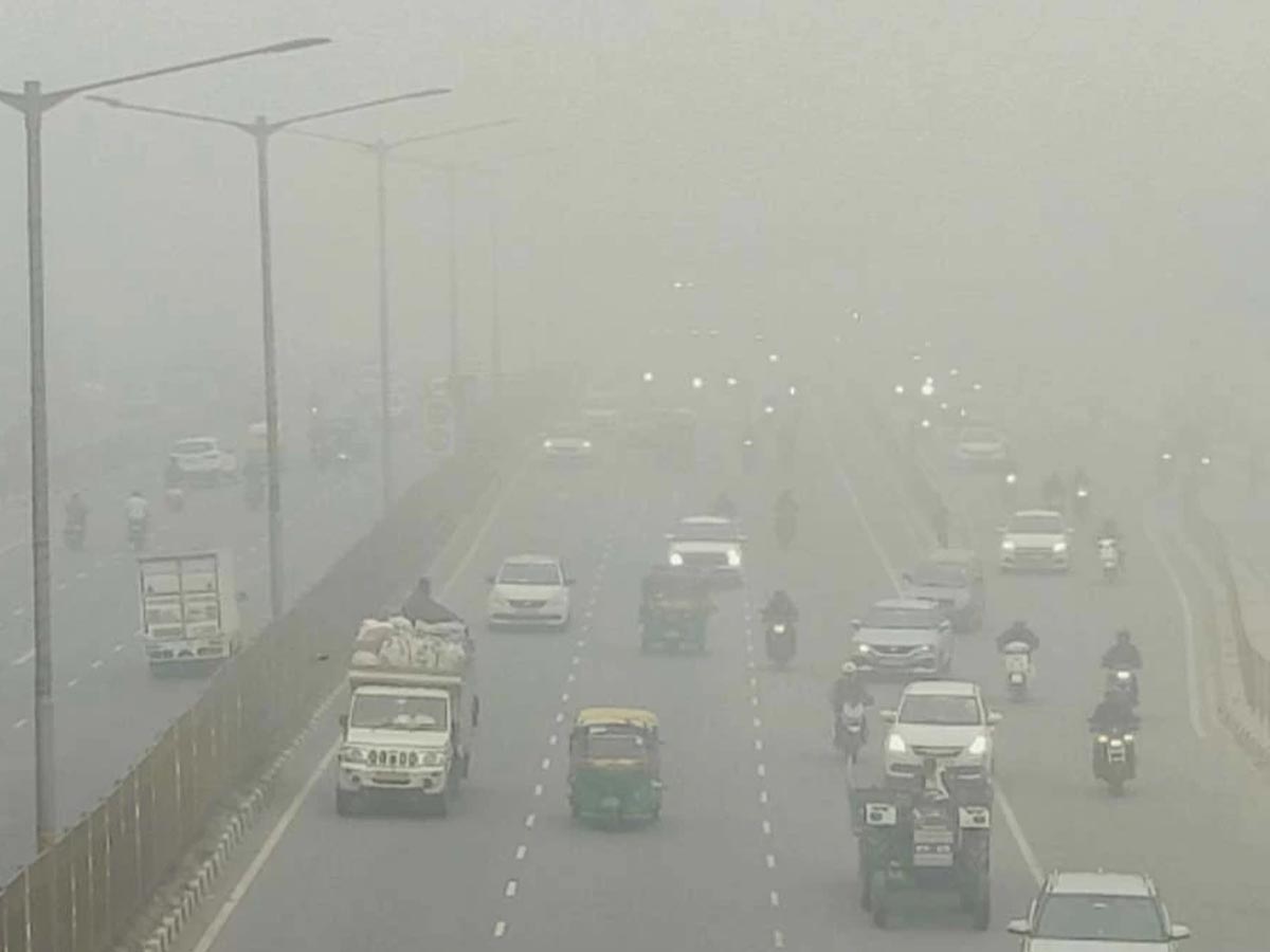 अभी इतने दिनों तक ठंढ से नहीं मिलेगी राहत, इन राज्यों में सताता रहेगा घना कोहरा अभी इतने दिनों तक ठंढ से नहीं मिलेगी राहत, इन राज्यों में सताता रहेगा घना कोहरा