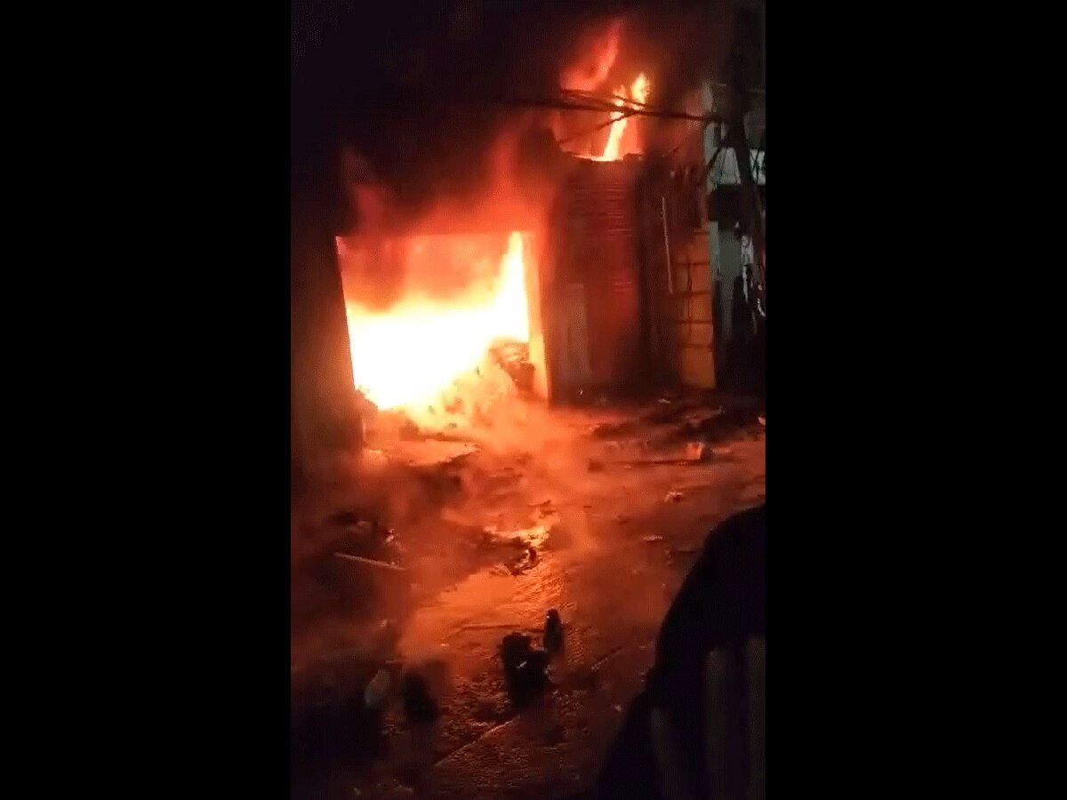 Delhi Fire News: दिल्ली के पीतमपुरा में आग का कहर, 6 लोगों की हुई मौत, हादसे में 4 महिलाएं भी शामिल