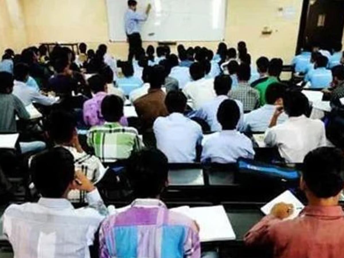 कोचिंग सेंटरों के खिलाफ केंद्र सरकार का सख्त कदम, 16 साल से कम के छात्रों का नामांकन नहीं कोचिंग सेंटरों के खिलाफ केंद्र सरकार का सख्त कदम, 16 साल से कम के छात्रों का नामांकन नहीं