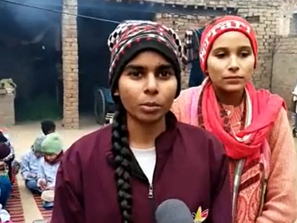बरनाला की ये दो लड़कियां दे रही हैं शिक्षा की फ्री पाठशाला, गरीब बच्चों की कर रही मदद