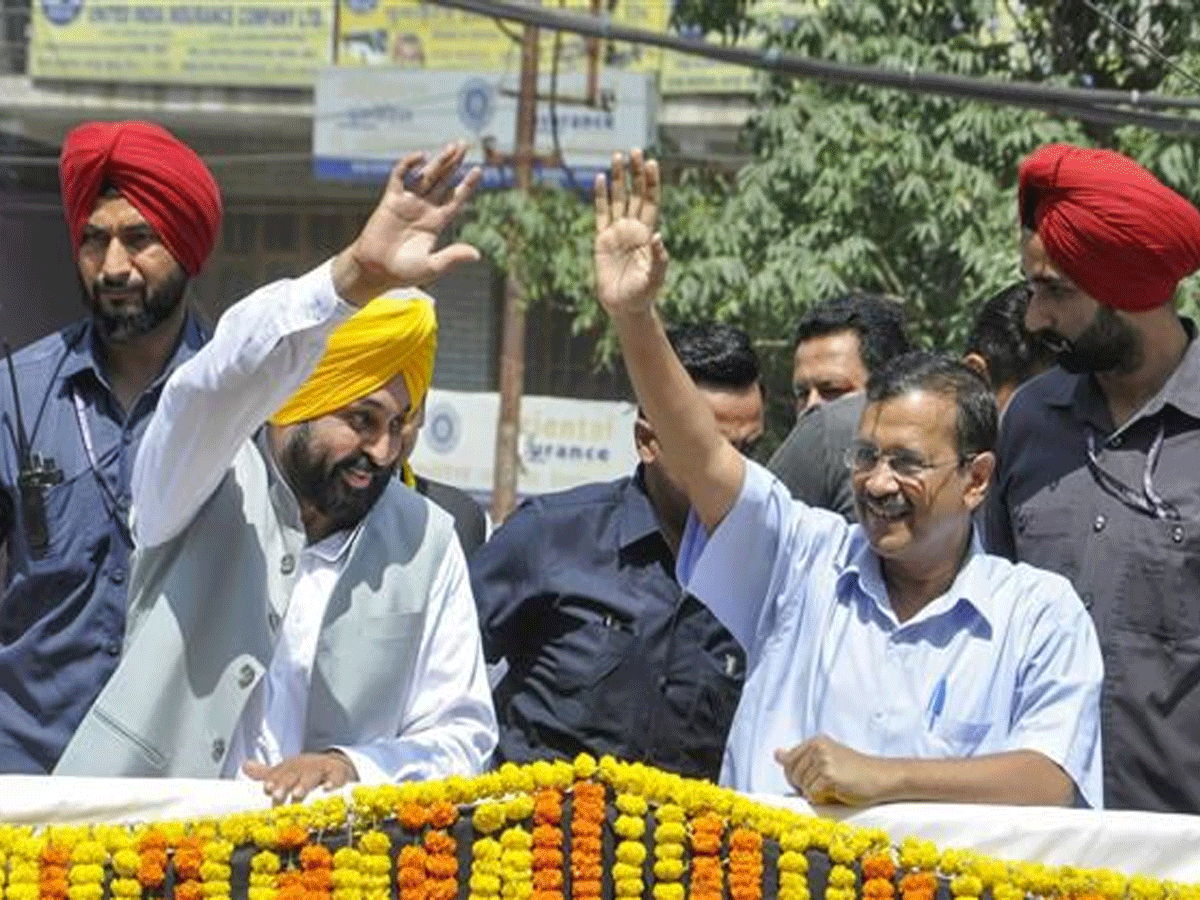 अरविंद केजरीवाल ने गोवा के लोगों से 'इंडिया' के लिए वोट करने की अपील, साथ में पंजाब CM भी मौजूद अरविंद केजरीवाल ने गोवा के लोगों से 'इंडिया' के लिए वोट करने की अपील, साथ में पंजाब CM भी मौजूद