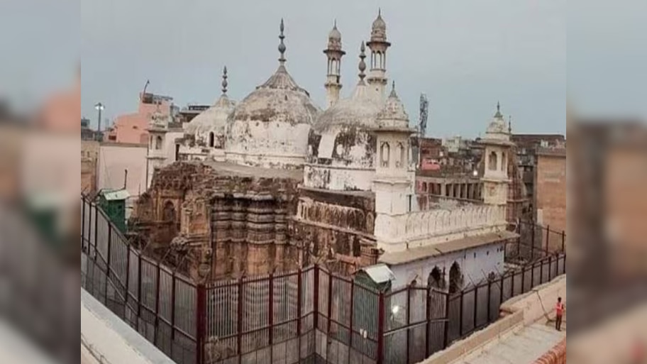 ज्ञानवापी मस्जिद के वजूखाने की शुरू हुई सफाई; SC ने दिया था ये आदेश