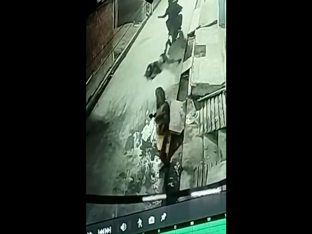 Noida Crime: नोएडा में घिनौनी वारदात, पहले युवक को चाकू से गोदा… फिर बाइस से बांधकर घसीटा, घायल की हुई मौत