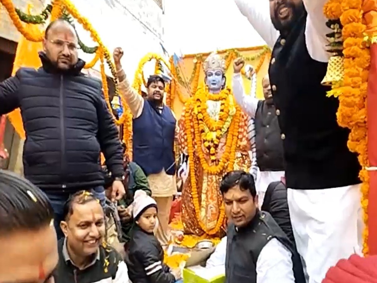 Ayodhya में होने जा रही राम लला प्रतिमा की प्राण प्रतिष्ठा को लेकर पंजाब में निकाली गई शोभ यात्रा, AAP कार्यकर्ता रहे मौजूद