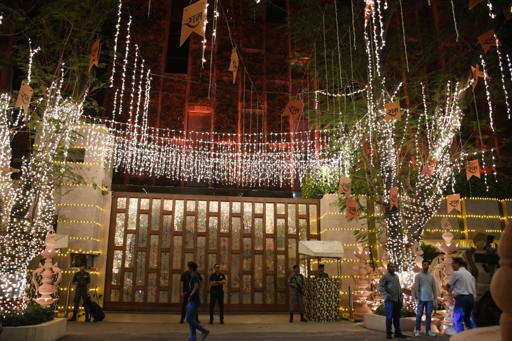 Ram Mandir Pran Pratishtha Mukesh Ambani House Antilia Decked Up Before ...