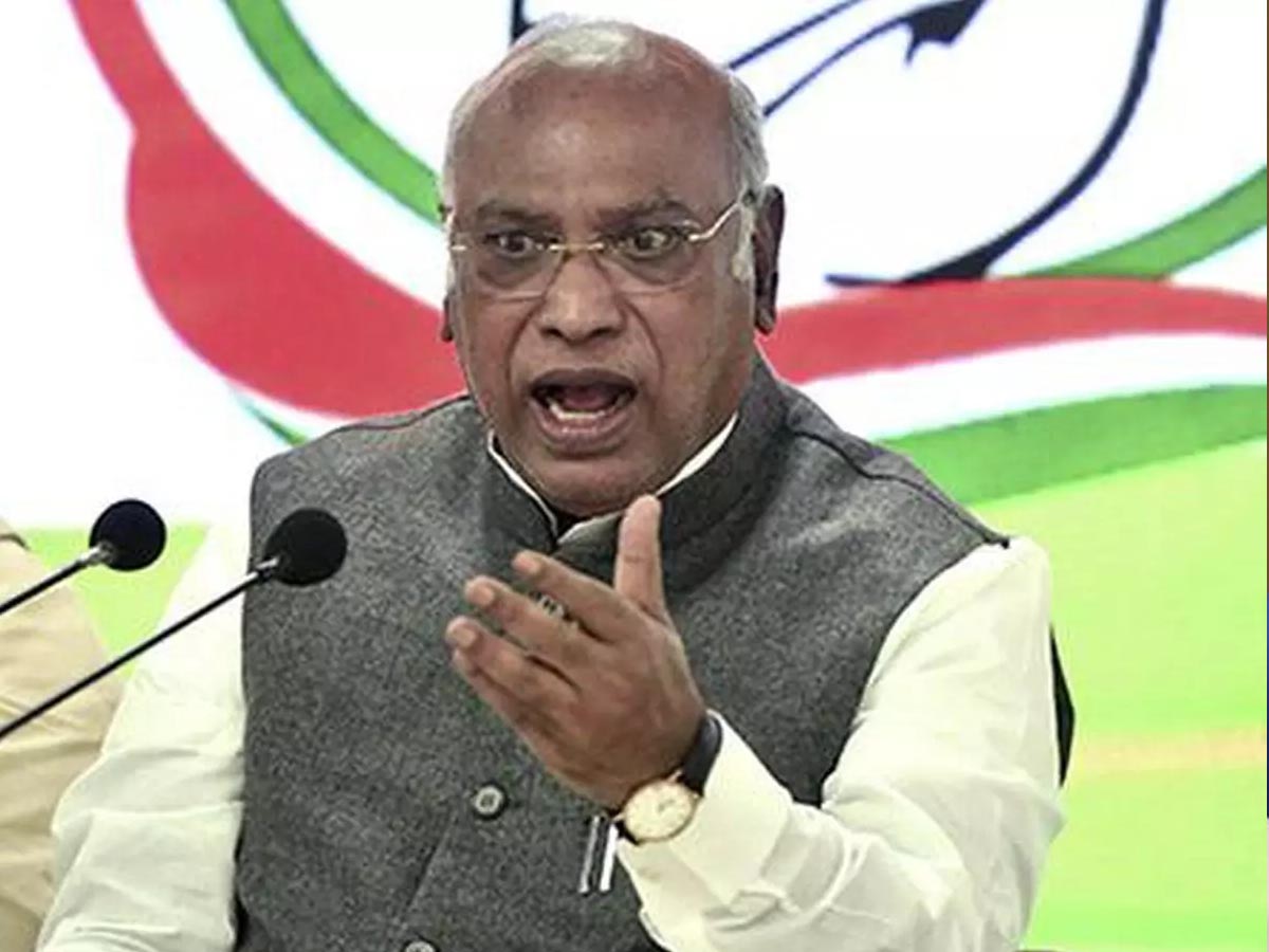 "हमारे यहां जन्म देने वाली को मां गाली नहीं देते", खरगे का असम CM पर सख्त हमला कहा "हमारे यहां जन्म देने वाली को मां गाली नहीं देते", खरगे का असम CM पर सख्त हमला कहा
