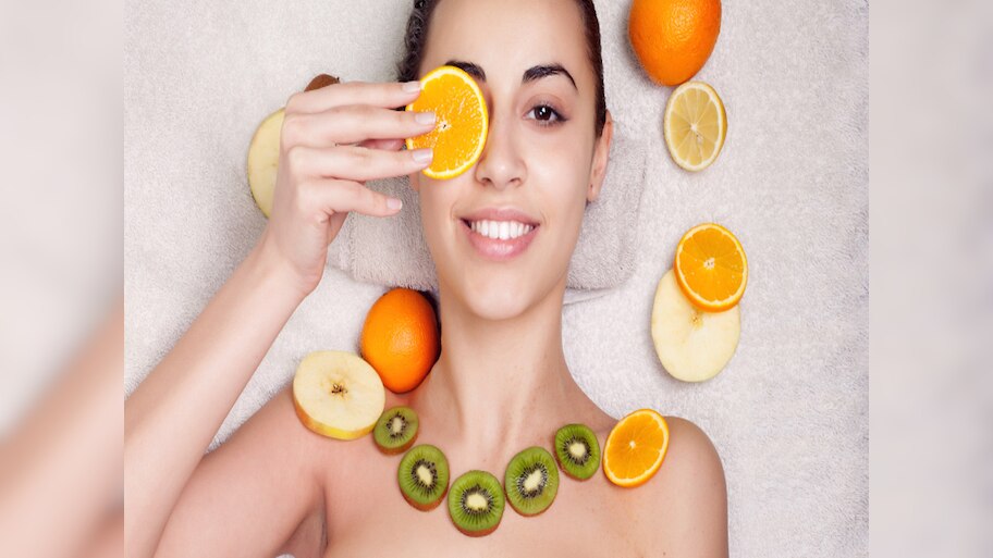 Fruits for Skin: चंद दिनों में चेहरे को साफ और चमका देंगे ये 5 फ्रूट्स; जानें