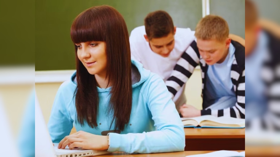 CBSE कक्षा 10, 12 बोर्ड परीक्षा 2024 के एडमिट कार्ड जल्द होंगे जारी, इस तरह करें डाउनलोड