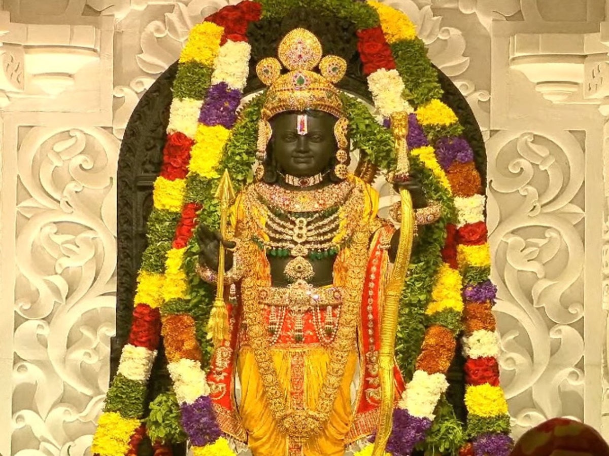 Ayodhya Ram Mandir LIVE: पूरी हुई अयोध्या जन्मभूमि में रामलला की प्राण प्रतिष्ठा, समूचे राष्ट्र में गूंजा 'जय श्री राम'