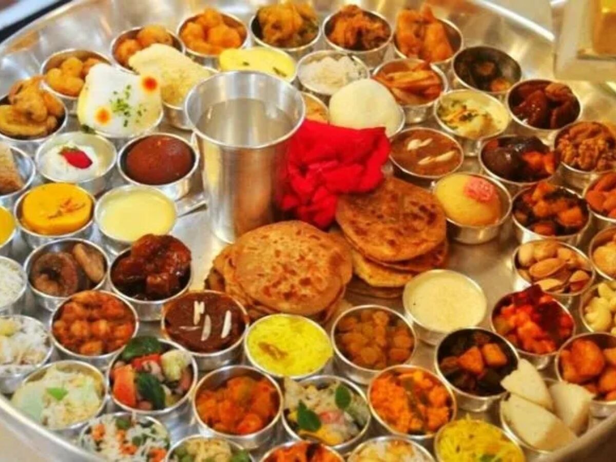 Bhagwan ke Bhog: प्रिय भोग लगाने से प्रसन्न होते हैं भगवान, जानें किस देवी-देवता को कौनसा भोग लगाएं