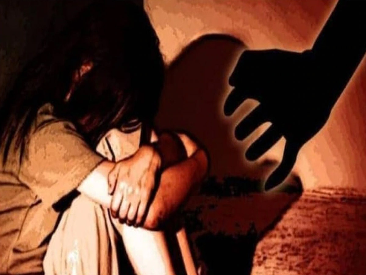 Delhi Rape Case: दिल्ली में एक महिला ने 6 साल की बच्ची से किया रेप, हुई 10 साल सजा Delhi Rape Case: दिल्ली में एक महिला ने 6 साल की बच्ची से किया रेप, हुई 10 साल सजा