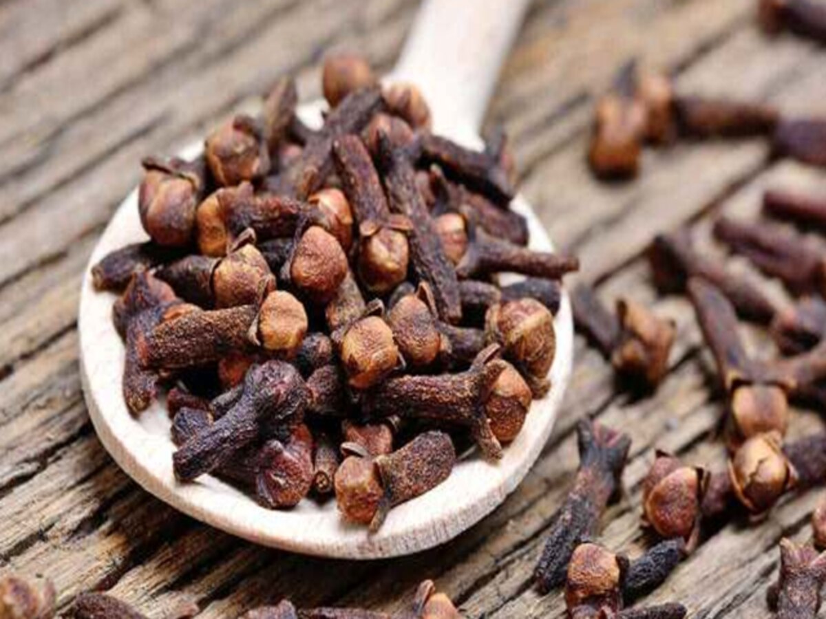 how many cloves to eat in a day Benefits of eating cloves daily health